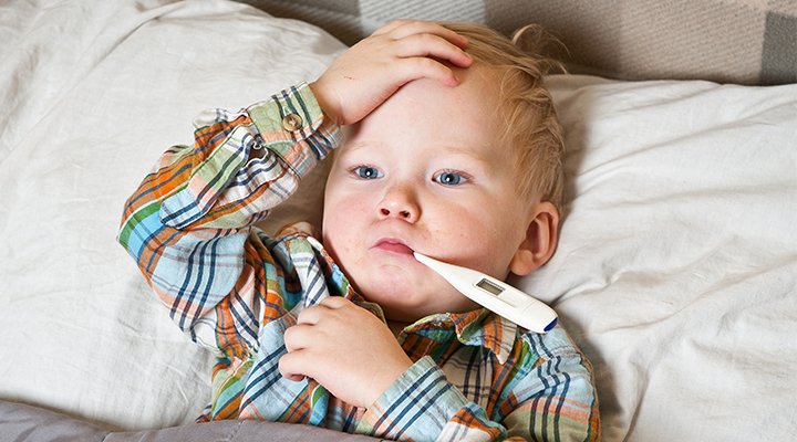Çocuklarda Ateş: Nedenleri, Belirtileri ve Etkili Ateş Düşürme Yöntemleri