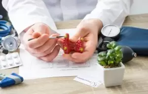Paratiroid Adenom Ameliyatı Nedir, Nasıl Yapılır?