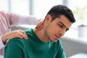 Kürek Kemiği Ağrısı: Nedenleri ve Tedavi Yöntemleri